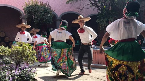 Mexican dance in jalisco 