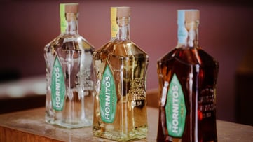 servir tequila en una boda