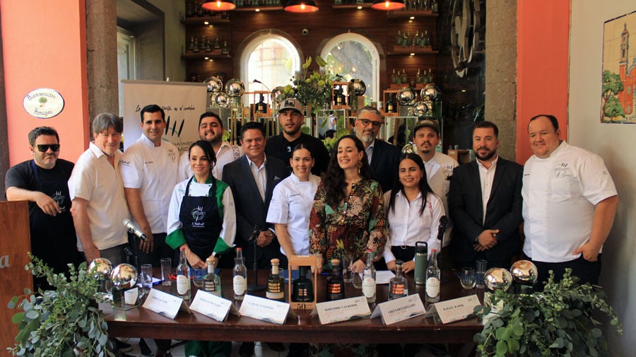 casa-sauza-tequila-premium-vng-servando-mesa-2024