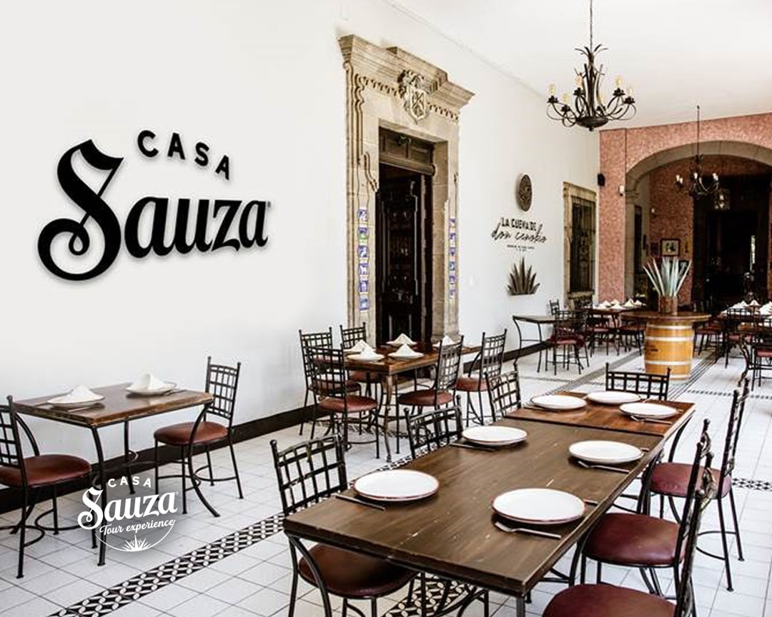 Restaurante de Casa Sauza en Tequila Jalisco, (La Cueva de Don Cenobio). Recorrido en los tours.