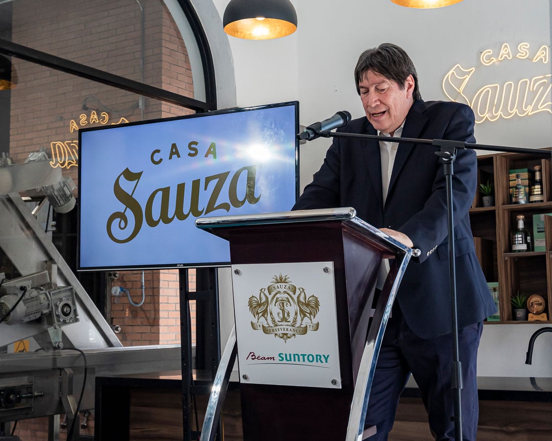 Fernand-Avila-en-la-inauguración-de-Mi-Alegria-de-Sauza