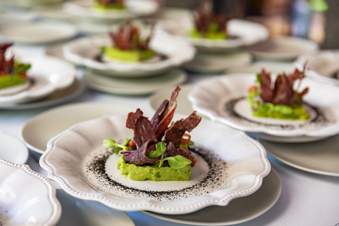 platillos restaurant guacamole y cecina